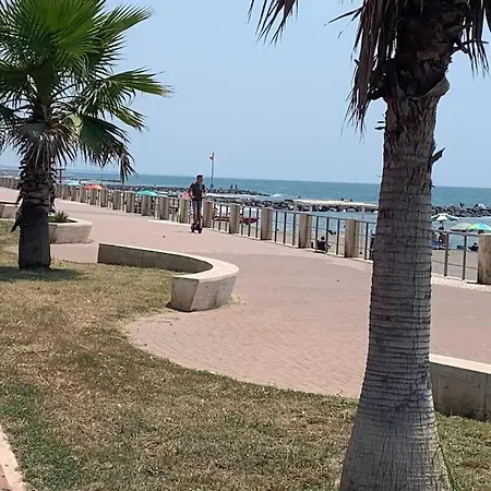 Appartement Bilocale A Due Passi Dal Porto E Dal Mare Ostia